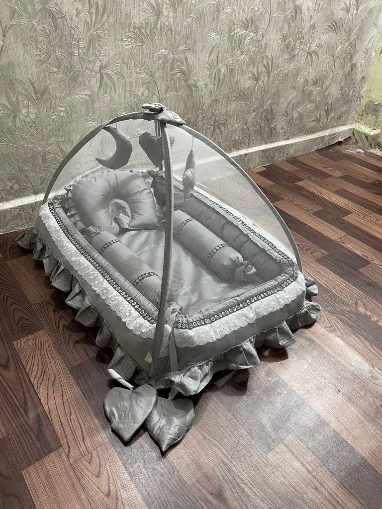 Baby nest bed hot sale with mosquito net