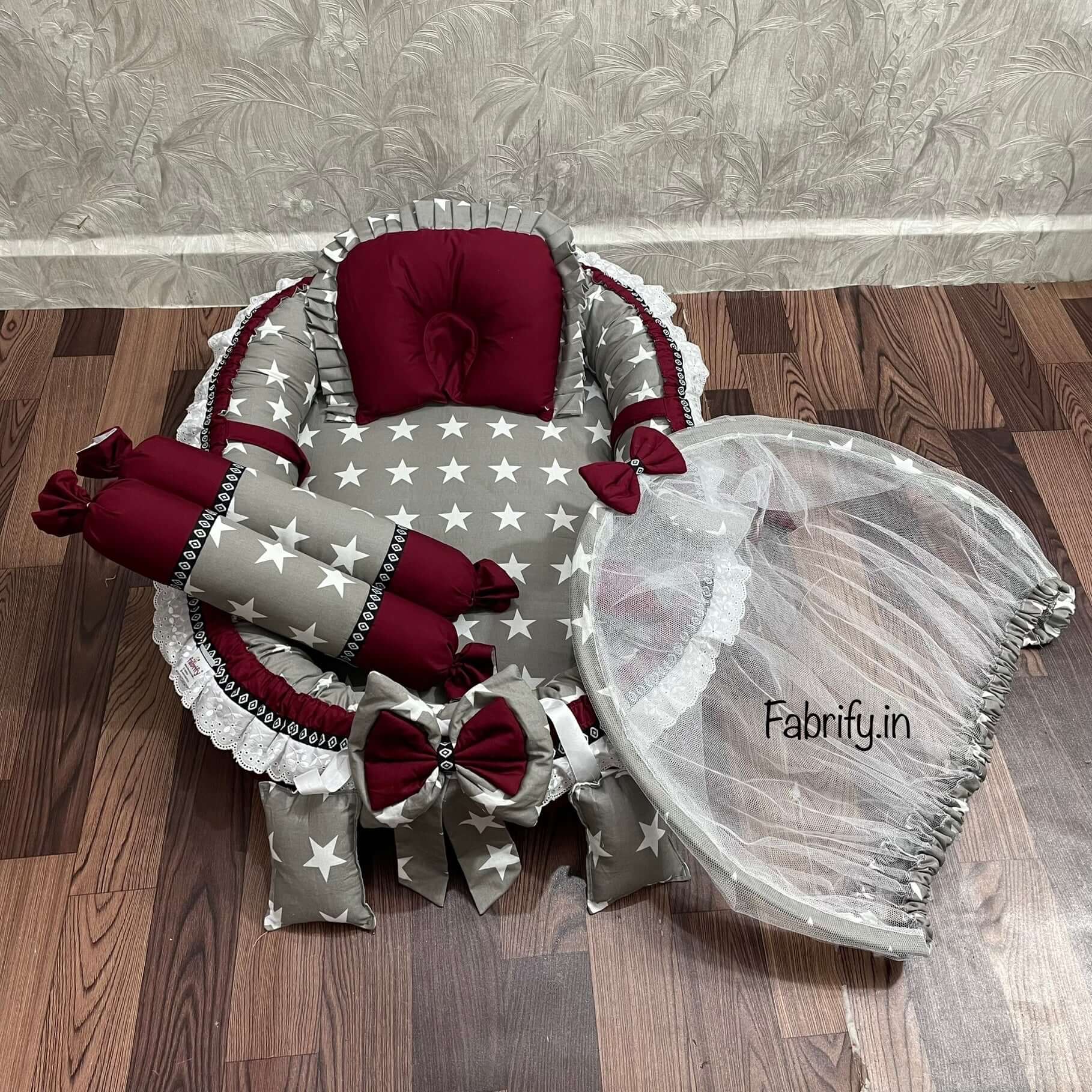 Fabrify Baby Nest Bed With Mosquito Net Head Pillow and 2 Side Pillow (0-18 M )